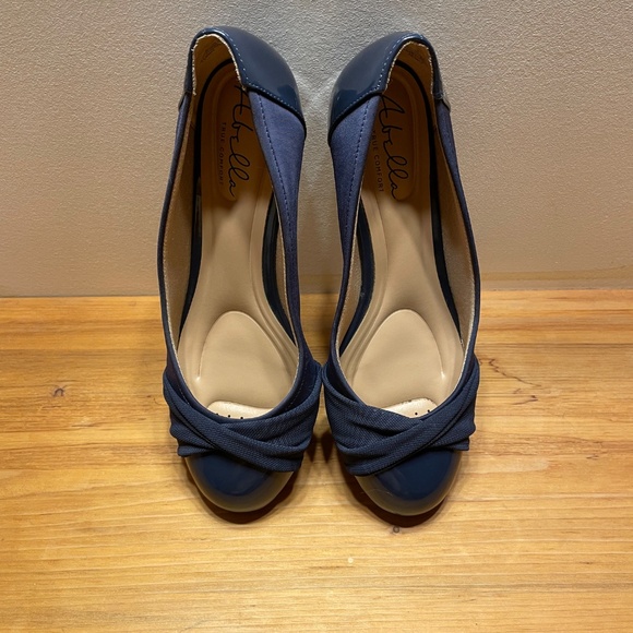 Navy Abella True Comfort Flats - Size 8 - Picture 2 of 9